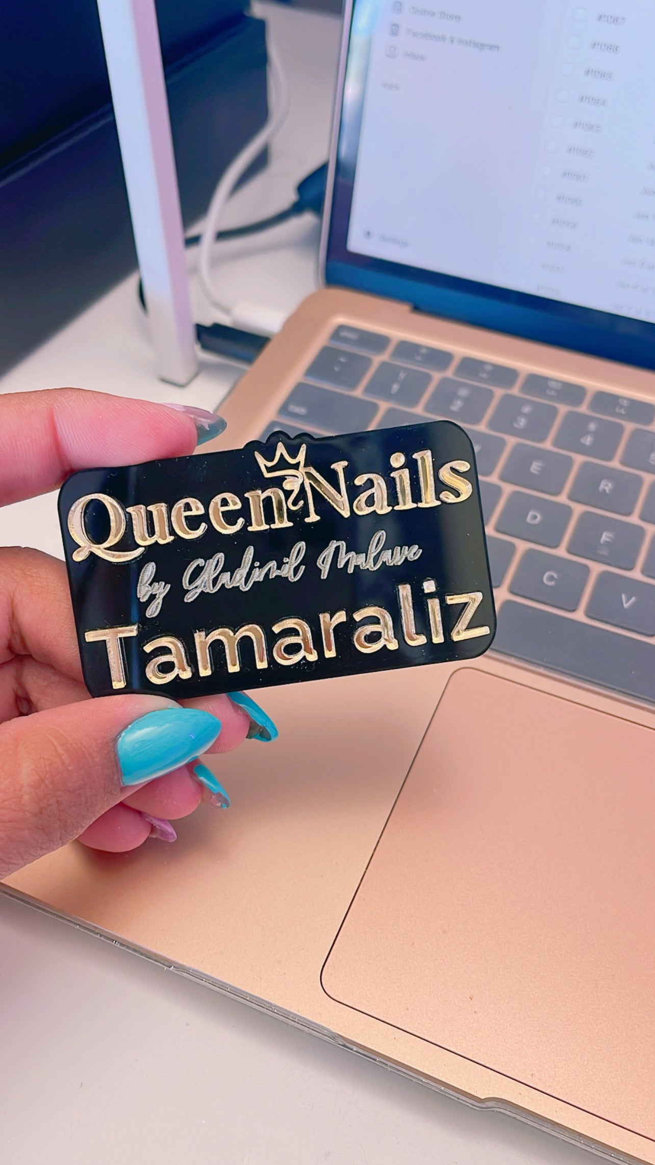 Name Tag en acrílico